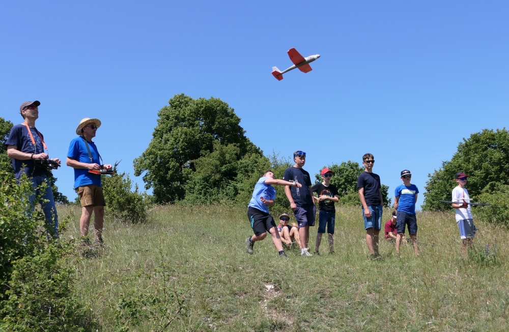 Genau wie im 1. Jugend-Fliegercamp haben wir auch dieses Jahr eine Exkursion in den Hangflug unternommen, wodurch viele Jugendliche erste Erfahrungen sammeln konnten.