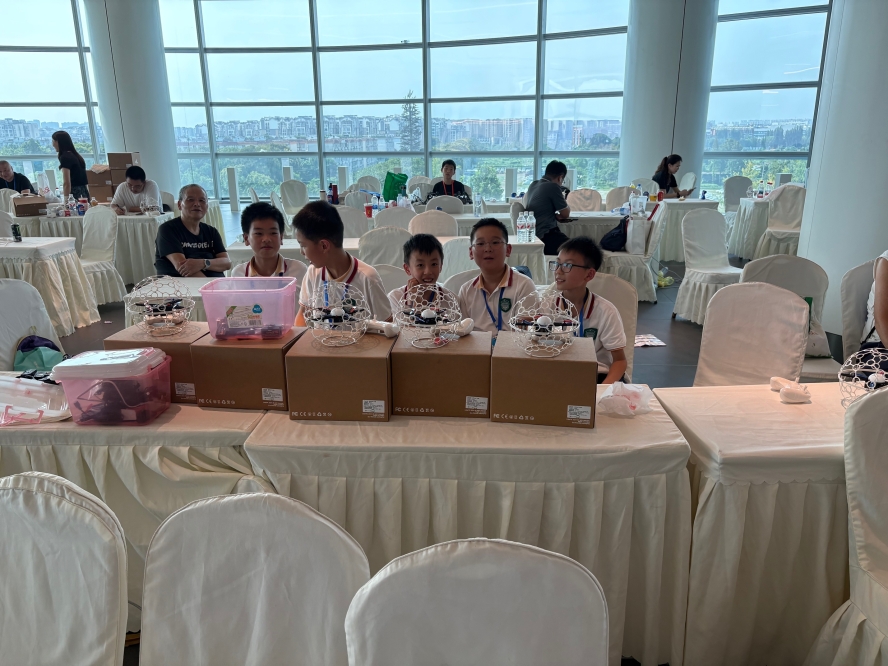 Zwei Arenen sichern einen zügigen Ablauf. Während an der einen gespielt wurde, konnte man schon am anderen vorbereiten.