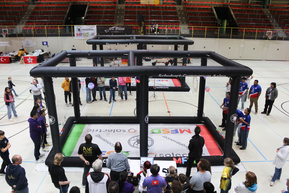 Zwei Arenen sichern einen zügigen Ablauf. Während an der einen gespielt wurde, konnte man schon am anderen vorbereiten.