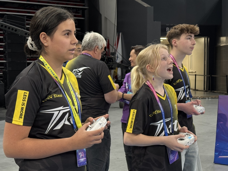 Das zweite deutsche Team: Adriana, Lotte und Simon (v.l.n.r.).