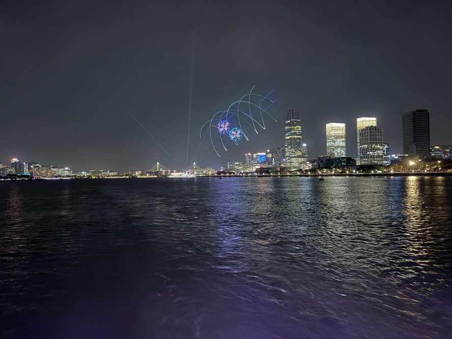 Eine nächtliche Drohnenshow – mit mehr als 1.000 Drohnen – versetzte uns in Staunen.