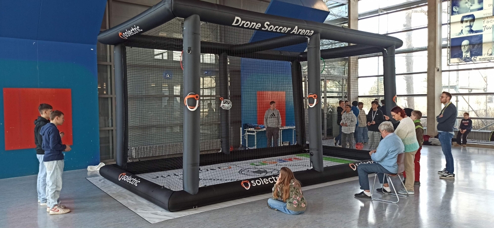 Jeder, der neugierig war, durfte fliegen. Gerade die Eltern zeigten großes Interesse.