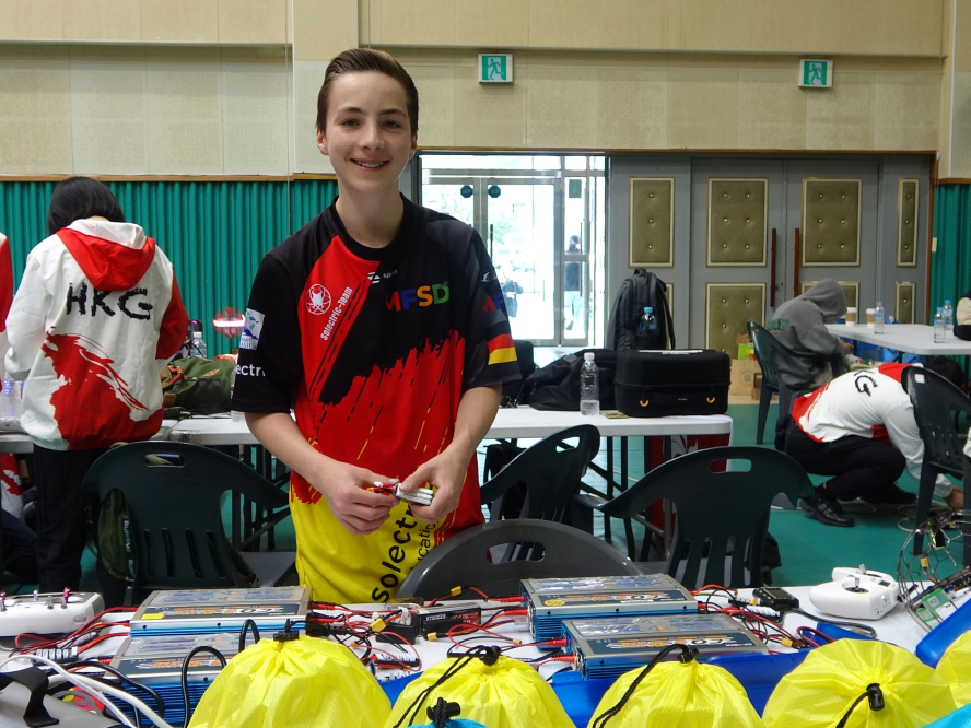 Simon: Beisitzer, Chef der Ladetechnik und vielleicht bald Gleichstellungsbeauftragter unter den vielen Fliegermädchen im Verein.