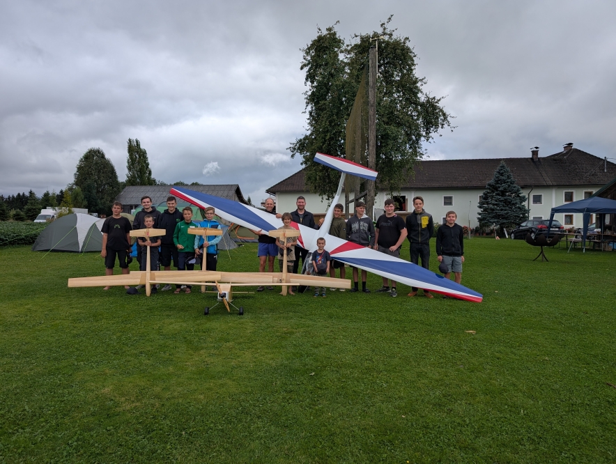 Gruppenfoto der Landesmodellbauschule Viechtwang – bereits zum vierten Mal sind sie bei unseren Early Birds dabei!